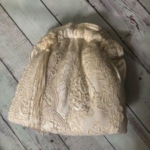 VINTAGE FLORAL LACE CLUTCH